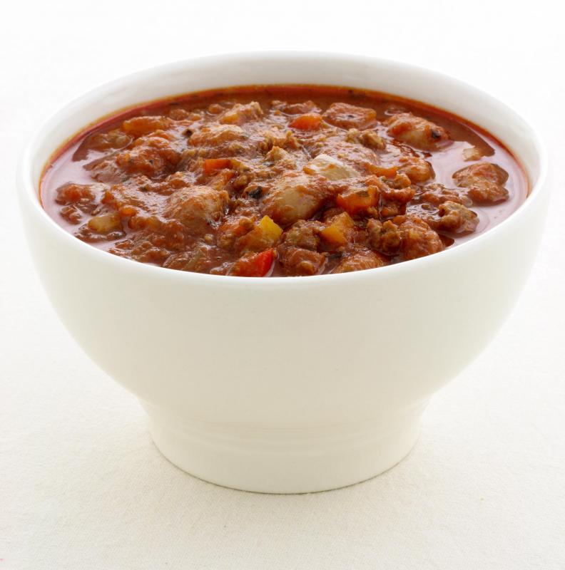 A bowl of chili with beans and ground beef.