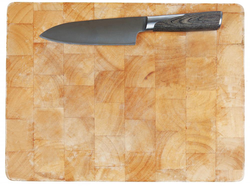 When the food is finished cooking the clay roaster should be placed on a dry cutting board.