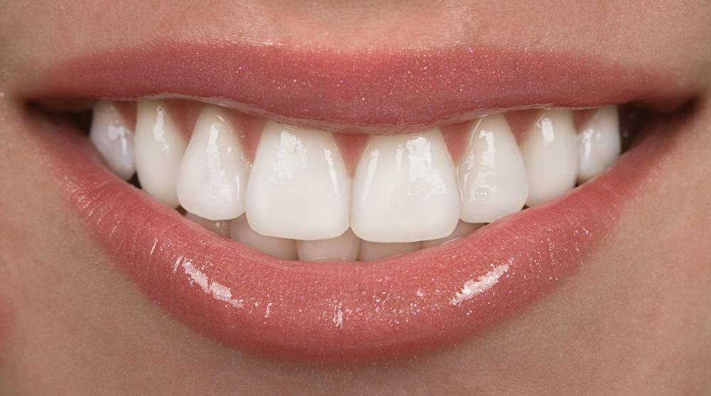 Cardamom can be used to clean teeth.