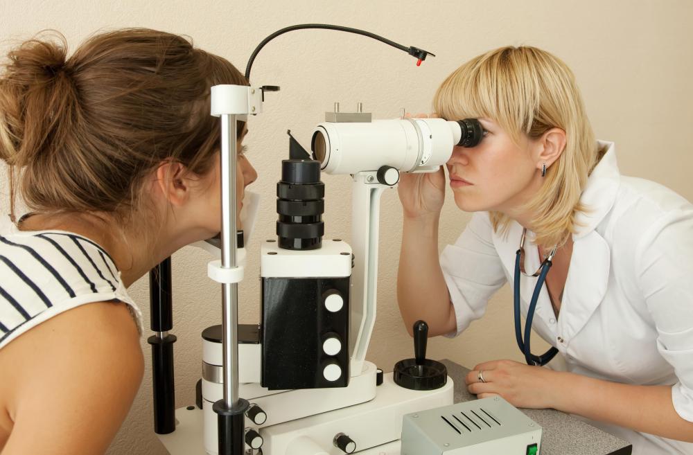 Consuming red lettuce may help reduce the risk of developing cataracts.