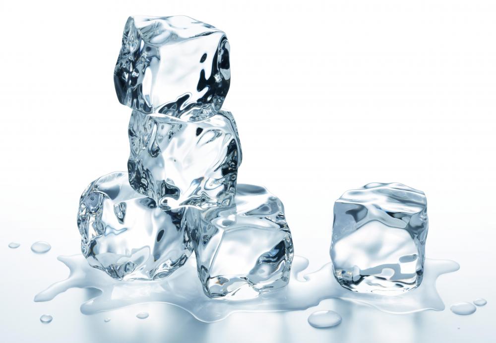 A single ice cube should be placed in the martini glass when making a dirty martini.