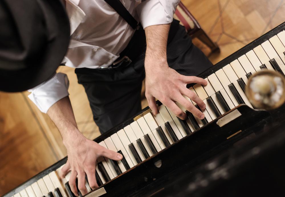 A gastropub may feature a lounge area with a piano player.