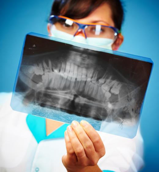 Chewing gum sweetened with sugar can have negative effects on a person's teeth.