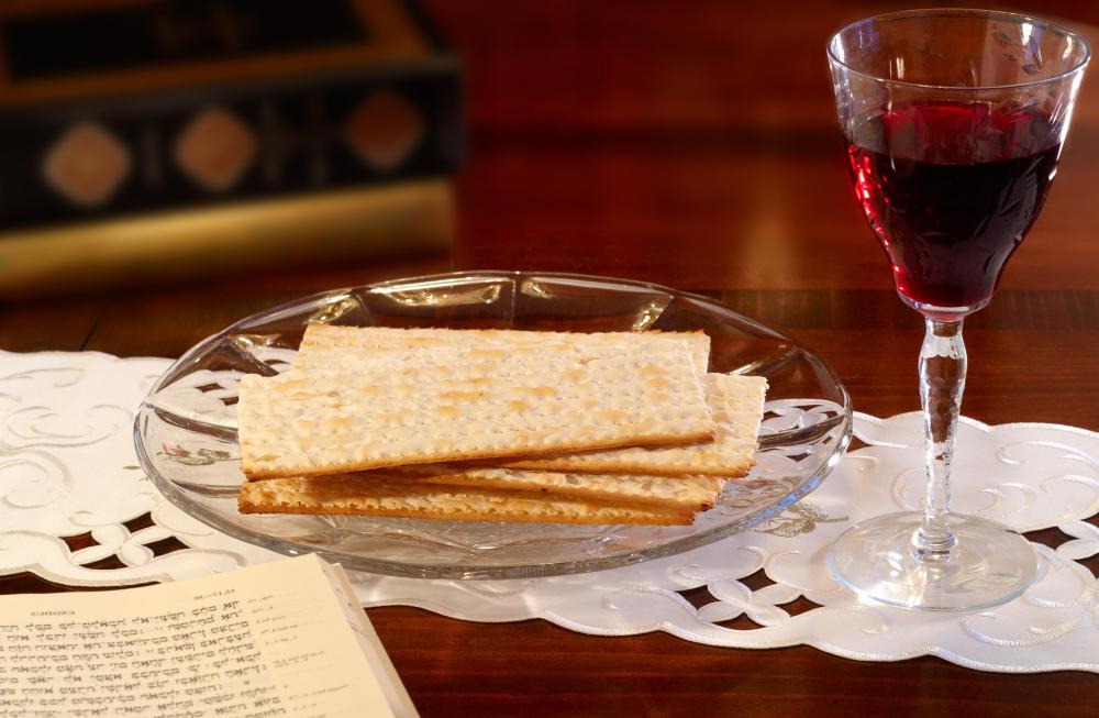 Neutral palate cleansers like crackers are great to have during a wine tasting party.