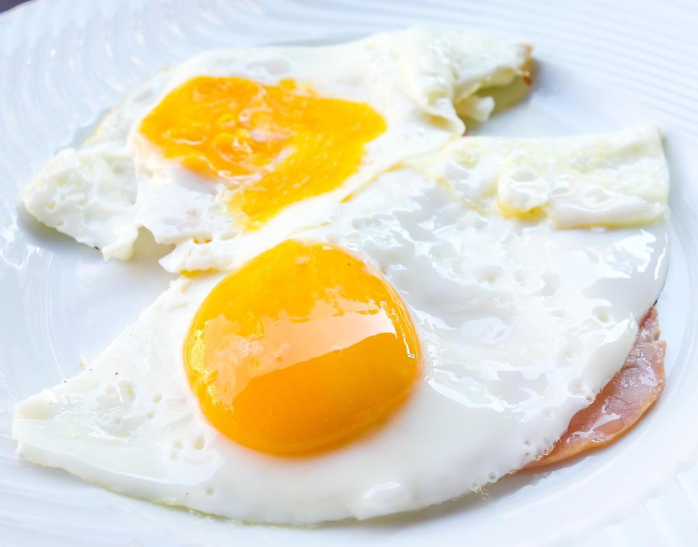 Eggs cooked in light olive oil are tasty and high in protein, making them a great breakfast choice.