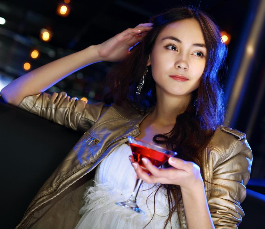 In general, avoid sugary, high-carb cocktails that contain only alcohol and fruit juice.