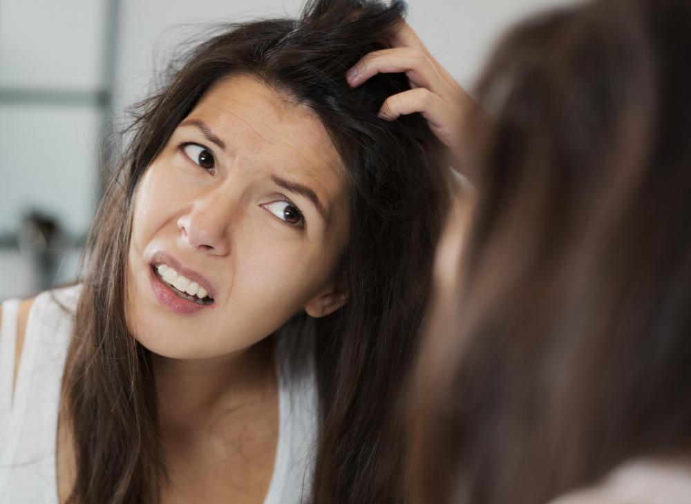 Some people use mother of vinegar externally to prevent dandruff or itchy scalp.