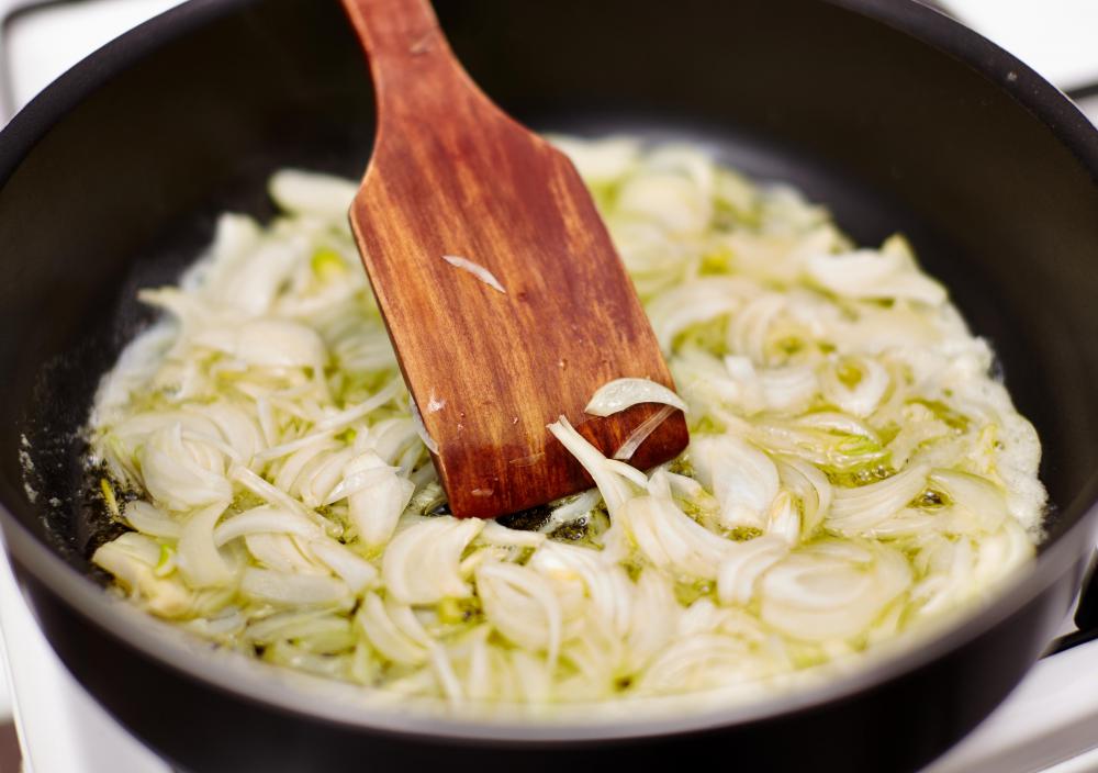 https://images.delightedcooking.com/hot-pan-on-stove-filled-with-onion.jpg