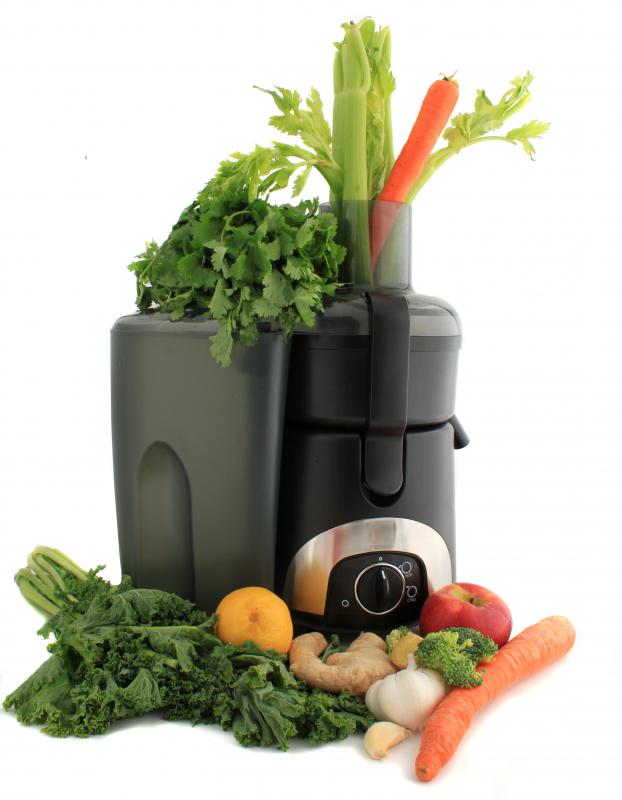 What is a Juicer? (with pictures)