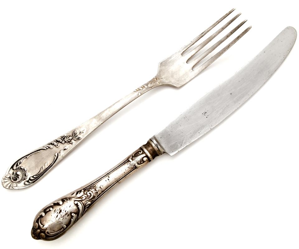 What Is The Difference Between Crockery And Cutlery 