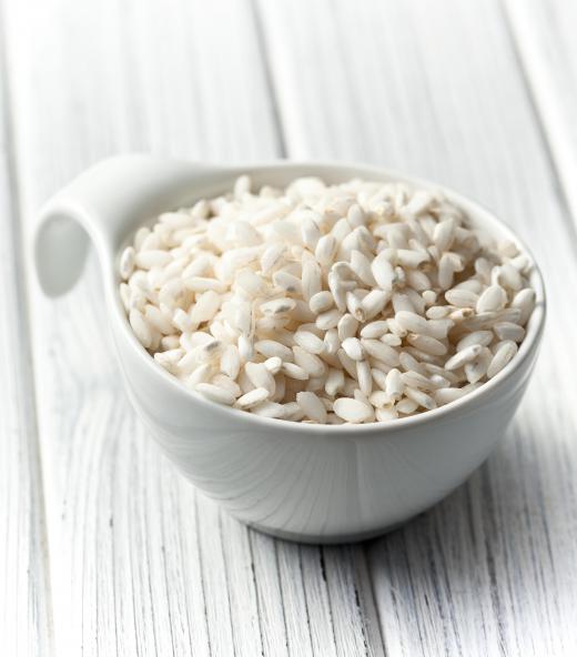 Arborio rice is used in arroz con pollo.