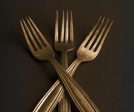 Simple, straight edges are a popular choice for cutlery.