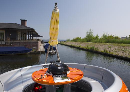 A boat barbecue may be a fun option for boat owners who enjoy spending time on the water.