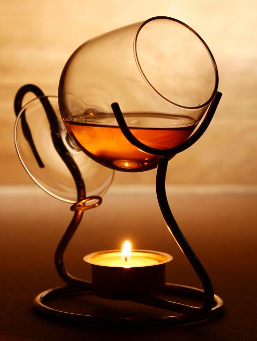 A brandy snifter can hold about 17 ounces of liquid.