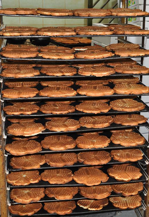 Restaurants and bakeries use cooling racks for cooling purposes and temporary storage.