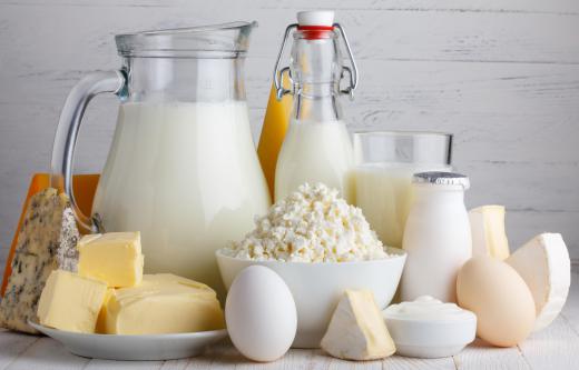 High calcium lactate levels make dairy products appropriate for reverse spherification.