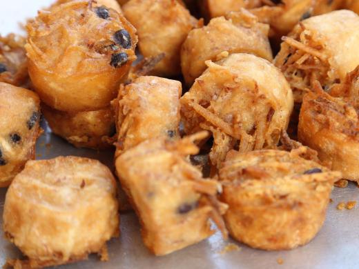 Depending on the region, fried taro may be served as a snack or part of a meal.