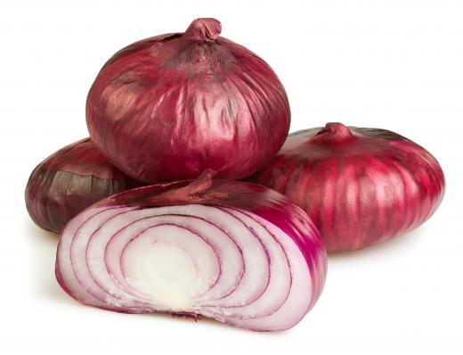 Onion flakes can be made from red onions.