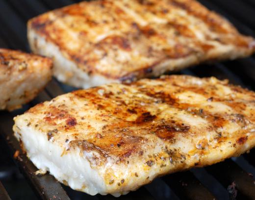 Grilled mahi mahi can be accompanied by honey mustard sauce.