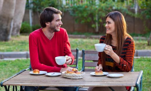 A picnic is an inexpensive and thoughtful date.