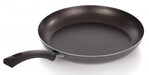 A frying pan, which can be used to make Southern fried chicken.