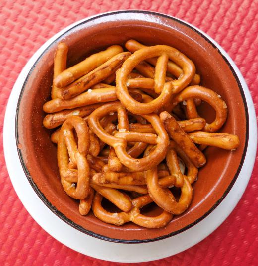 Pretzels are an example of simple carbohydrates.