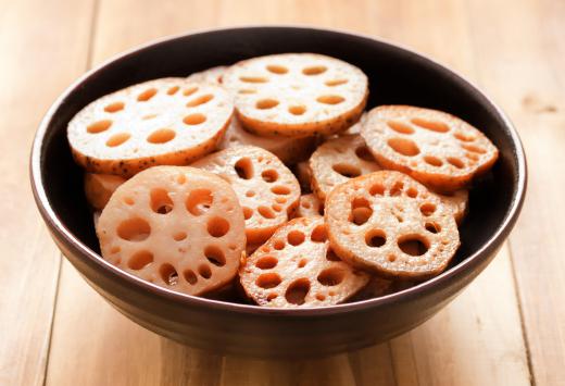 A bowl of sliced lotus root.