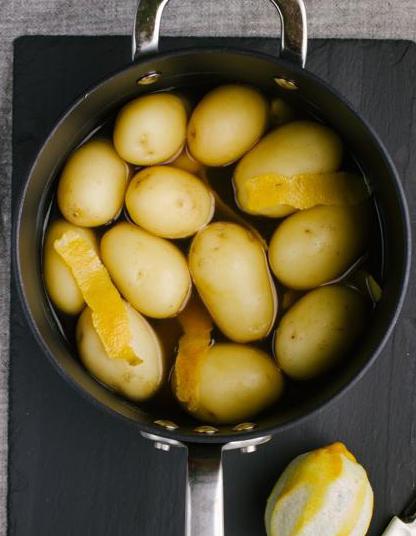 Potatoes are boiled and mashed for aligot.