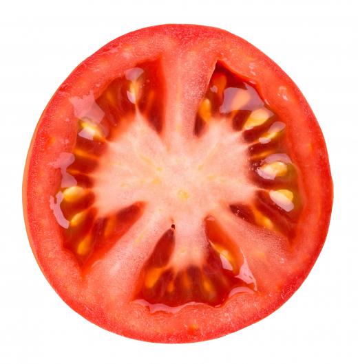 Sliced tomatoes are used in maqluba.