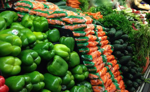 Green peppers, also known as bell peppers, are available at most grocery stores.