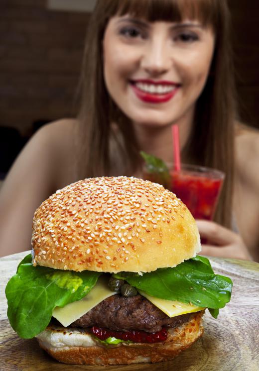 Vegan ground beef contains low levels of saturated fat.